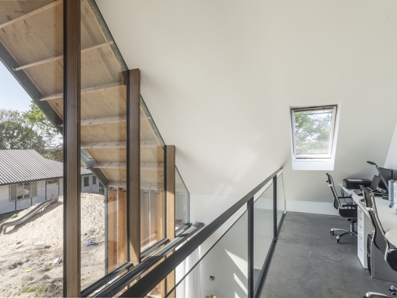 Hoofdweg (2 onder 1 kap)